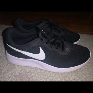—SOLD— Women’s Nikes size 8